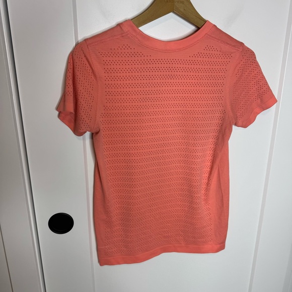 Lululemon Breeze By Short Sleeve Squad Light Coral Pink T-shirt Size 6 - Picture 4 of 4